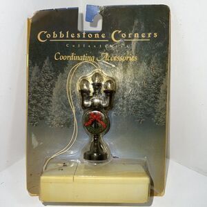 2 Cobblestone Corners Collectibles Accessories Lights Lamposts Wreaths